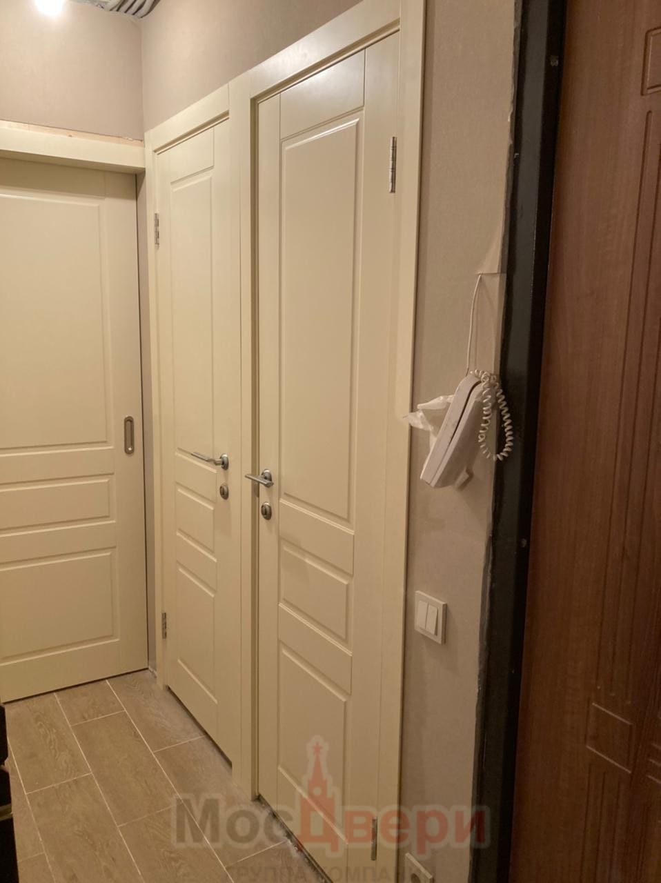 Установленная межкомнатная дверь 2